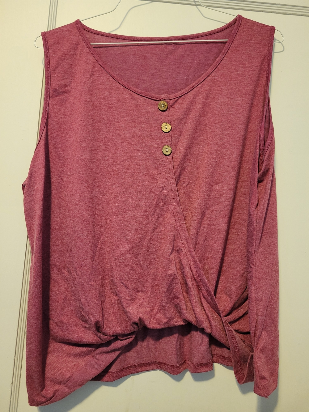 Women's Mauve Button-Accent Sleeveless Top